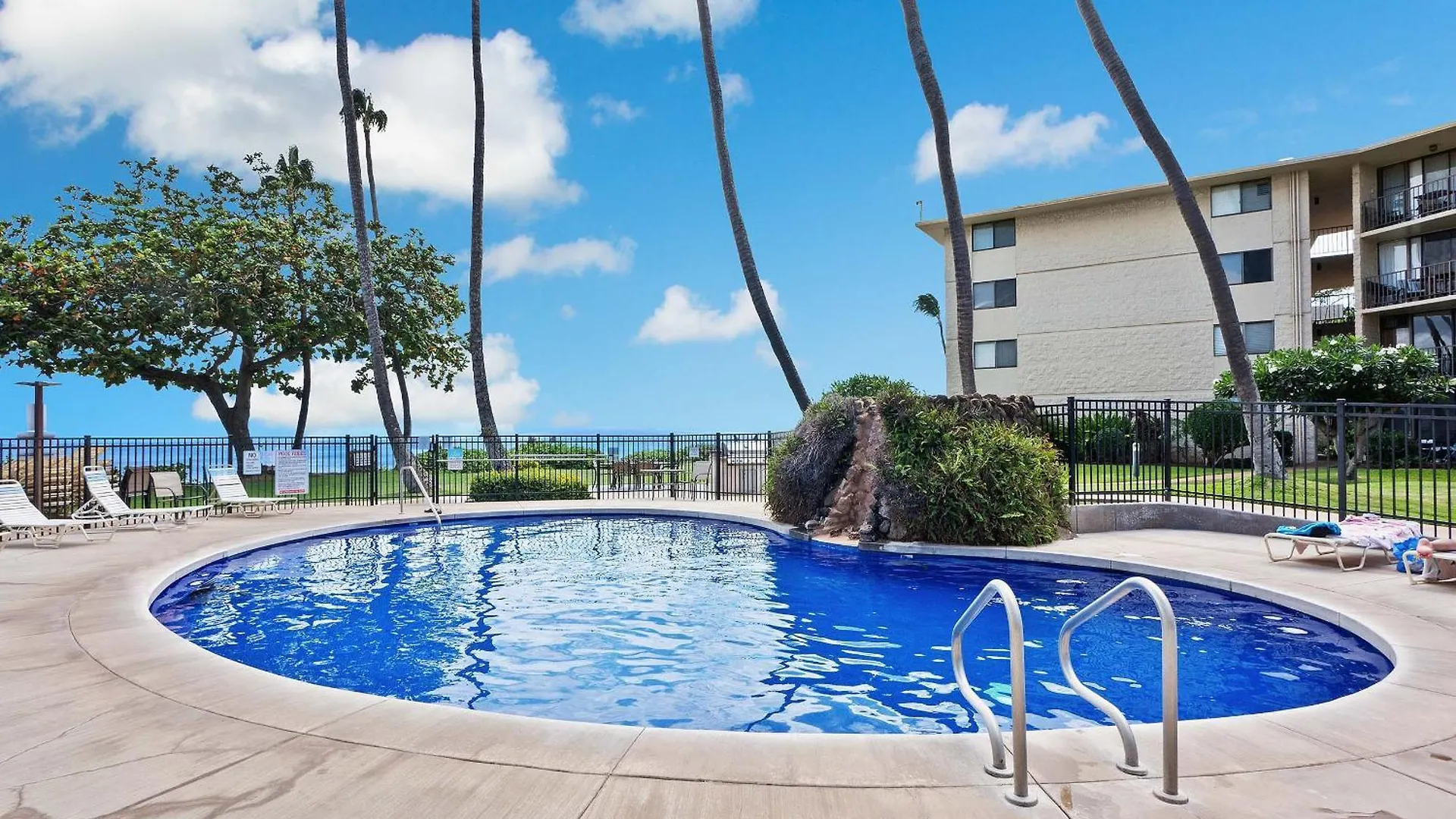 Experience Oceanfront Luxury At Kanai A Nalu 209, A Spacious 2-Bd/2Ba Condo, Ac Wailuku 0*,  USA