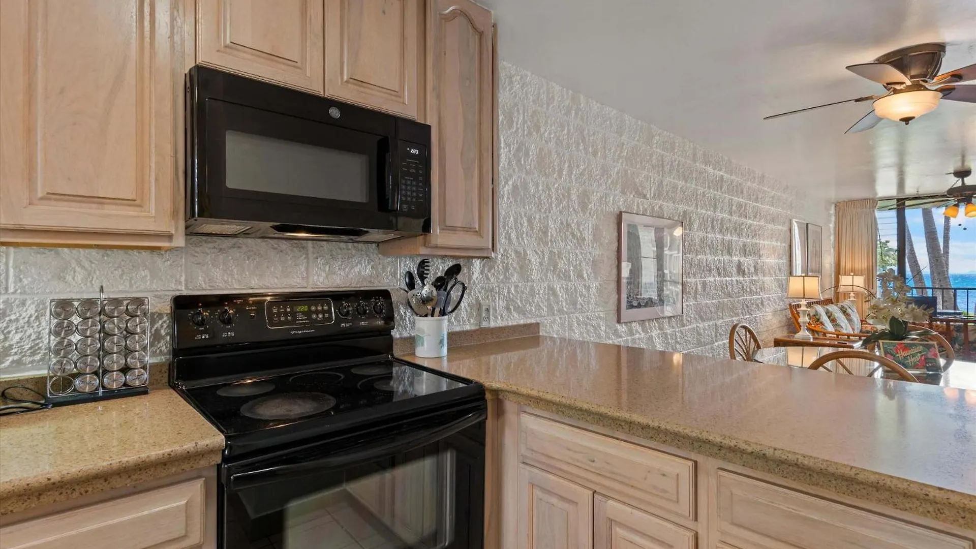 Experience Oceanfront Luxury At Kanai A Nalu 209, A Spacious 2-Bd/2Ba Condo, Ac Wailuku USA