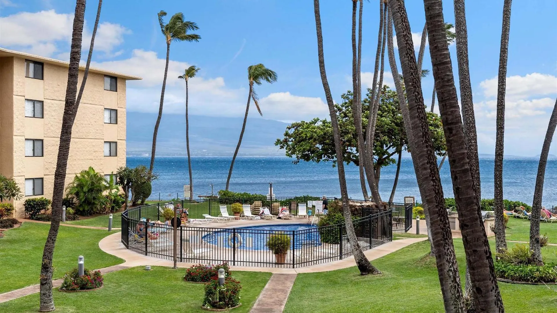 Experience Oceanfront Luxury At Kanai A Nalu 209, A Spacious 2-Bd/2Ba Condo, Ac Wailuku Ferienhaus